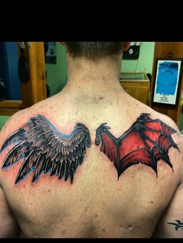 Arriba 97+ Foto ala de angel y demonio tattoo Mirada tensa