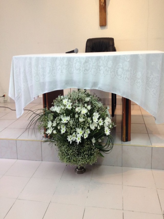 Sintético 101+ Foto arreglos florales para mesa de presidium Cena hermosa