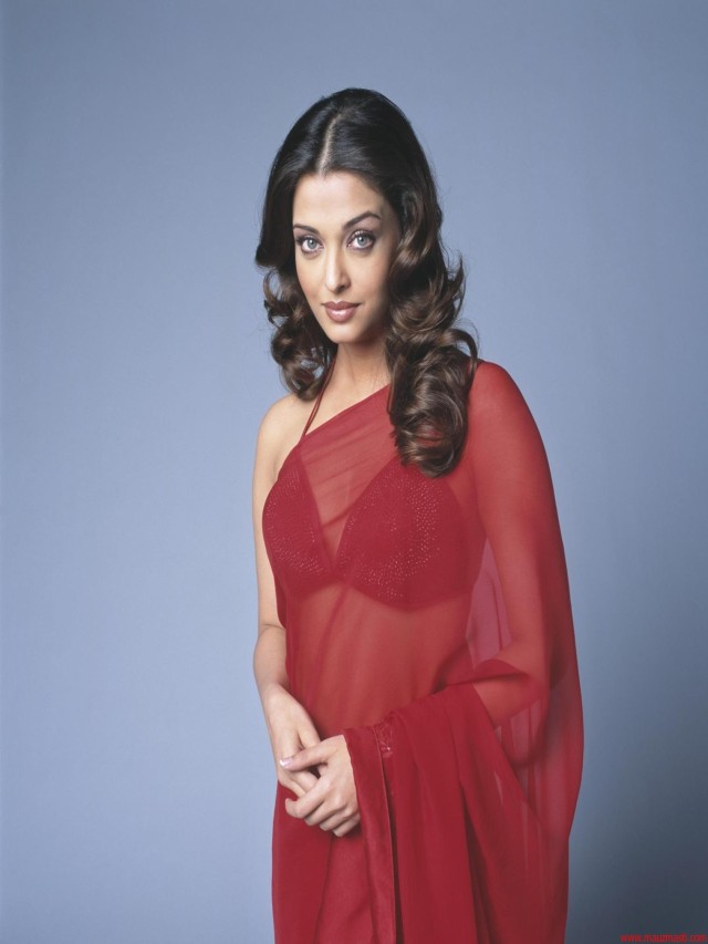 Em geral 103+ Imagen bollywood actress in red saree photos Actualizar