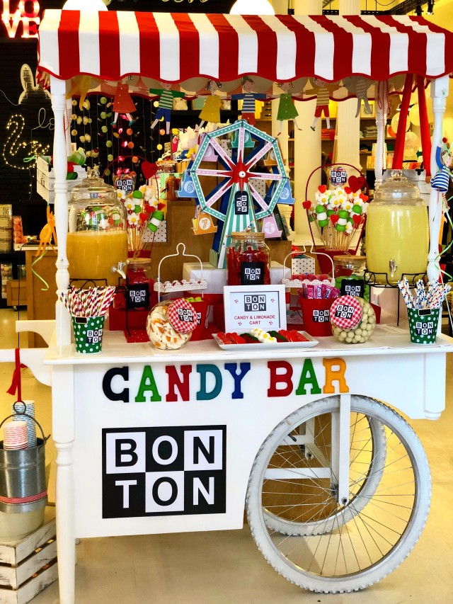 Candy Bar de gominolas por Art Sucré  Candy bar comunion, Chocolatina,  Mesas dulces comunion