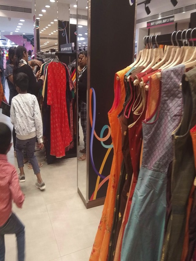 Arriba 91+ Imagen cheap dress shops in commercial street bangalore Actualizar