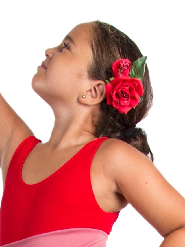 Lista 90+ Foto como poner la flor de flamenca a una niña Alta definición completa, 2k, 4k