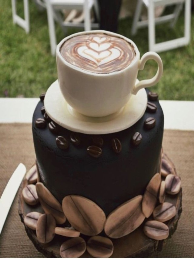 Lista 102+ Foto cumpleaños pastel en forma de taza de cafe Mirada tensa