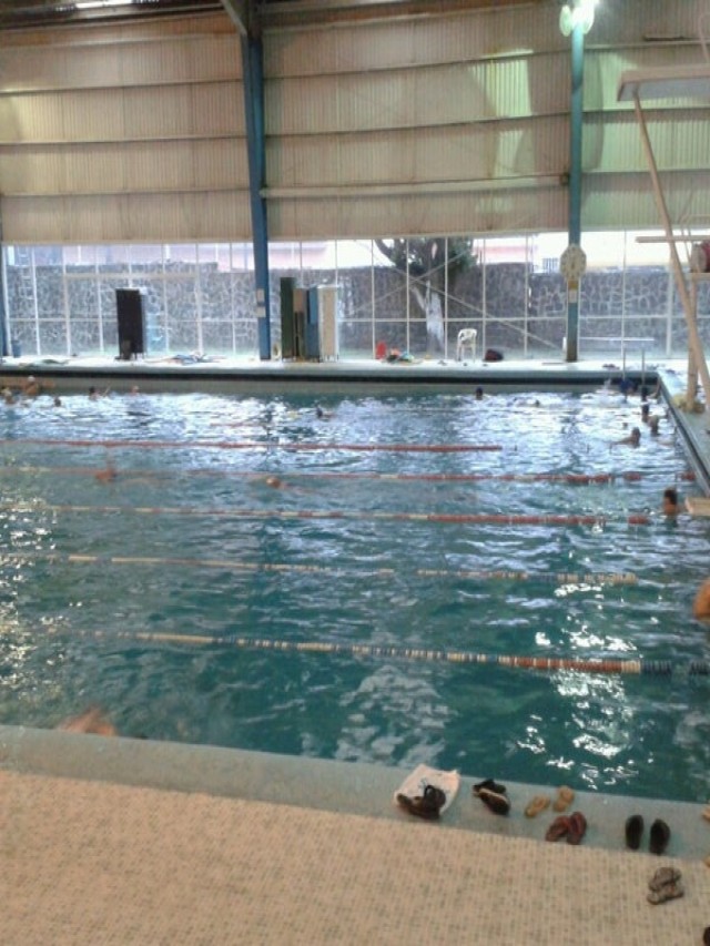 Sintético 101+ Foto deportivo 18 de marzo refineria natacion Mirada tensa