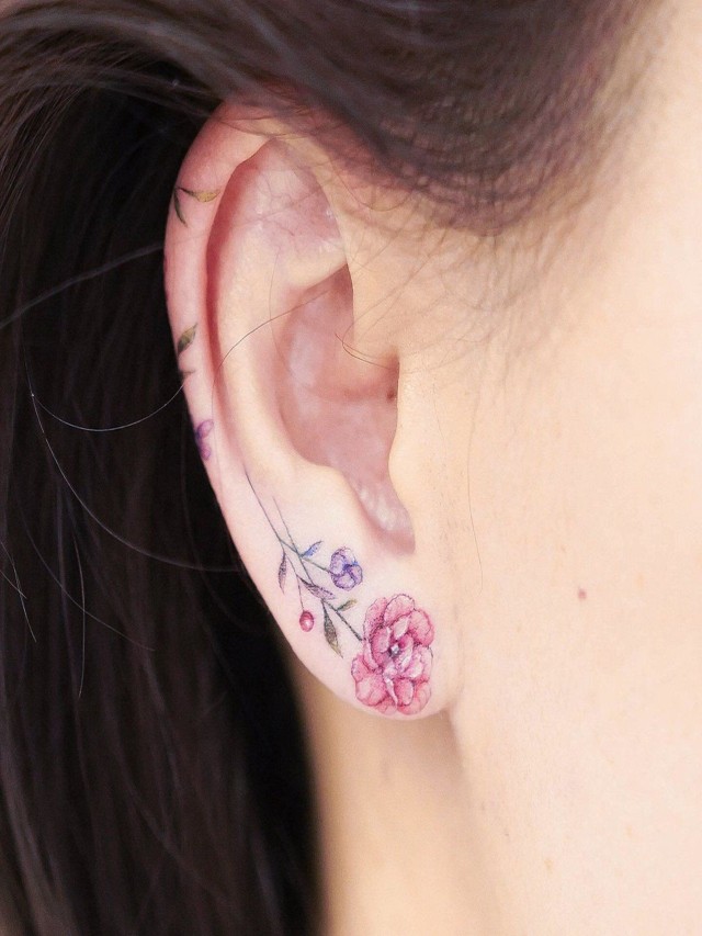 Lista 105+ Imagen flor tatuaje en la oreja de mujer Cena hermosa