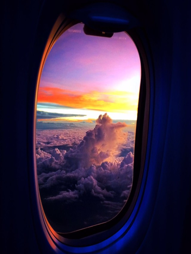 Arriba 91+ Foto fotos de ventanas de avion de noche Cena hermosa