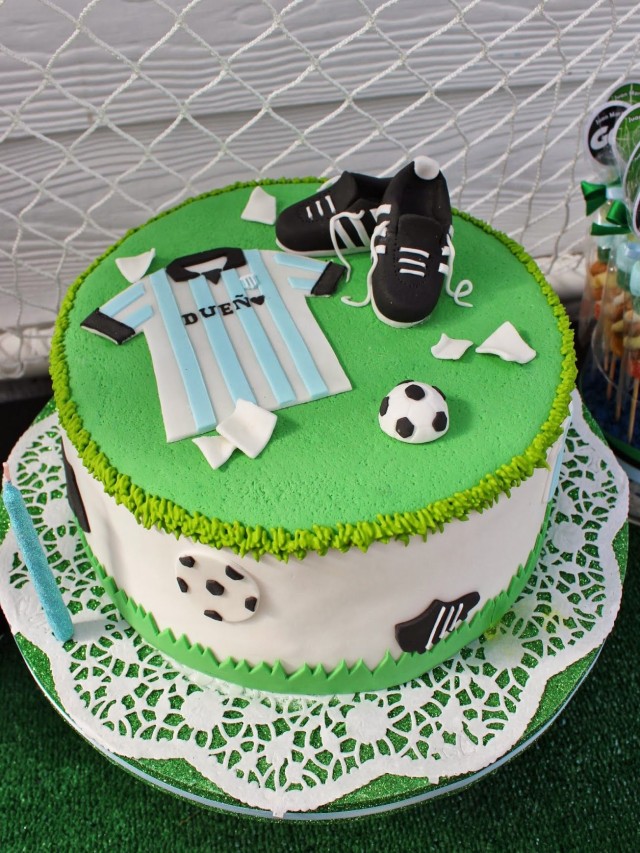 Sintético 99+ Foto imagenes de pasteles de cancha de futbol Mirada tensa