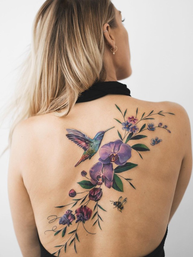 Lista 104+ Foto mujer tatuajes de colibri con flores Lleno
