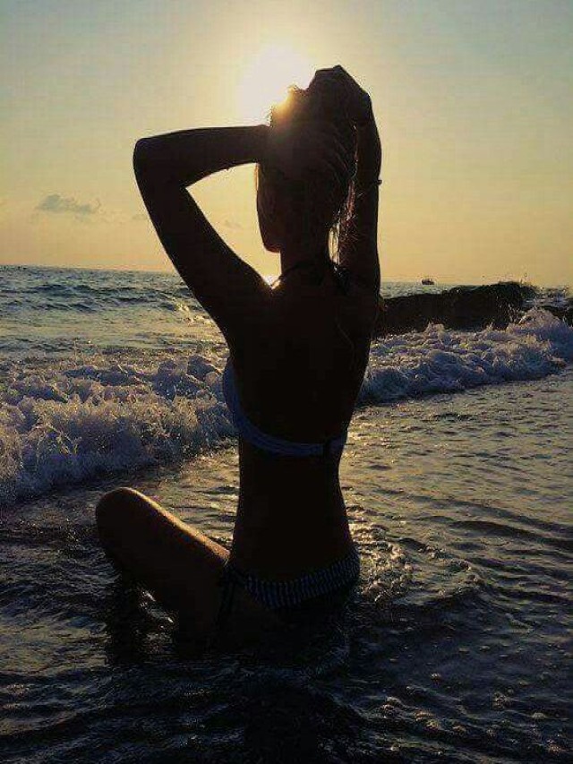 Sintético 98+ Foto mujeres sin bikini en la playa Actualizar