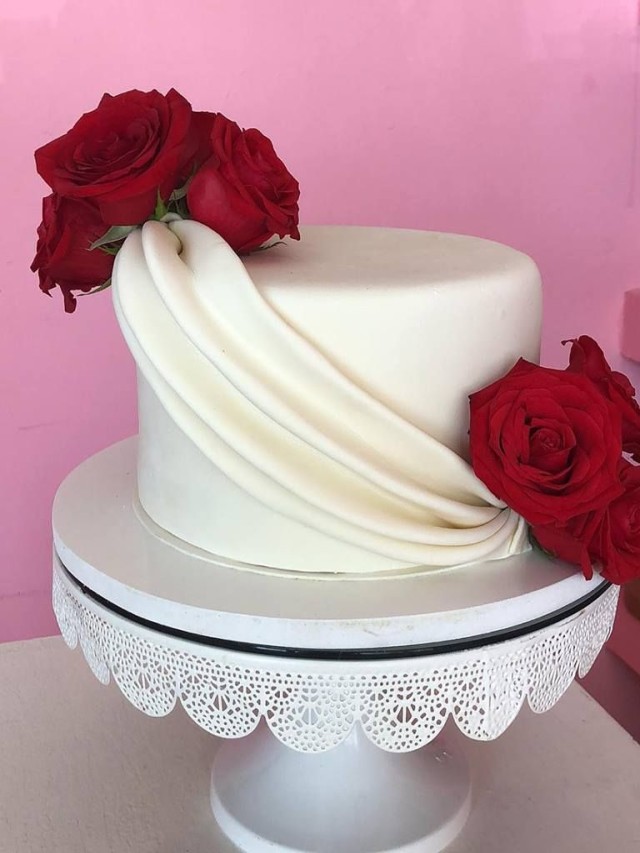 Lista 105+ Foto pasteles de boda con rosas rojas Alta definición completa, 2k, 4k