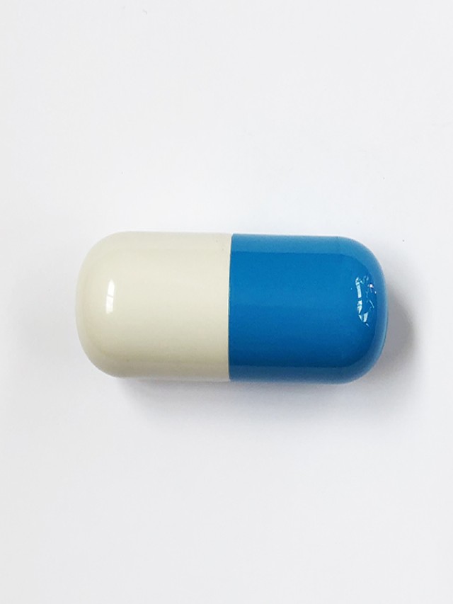Sintético 96+ Foto pastilla azul con blanco para que sirve Mirada tensa