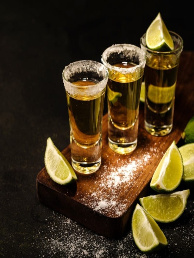 Sintético 91+ Foto que es un shots de tequila Mirada tensa