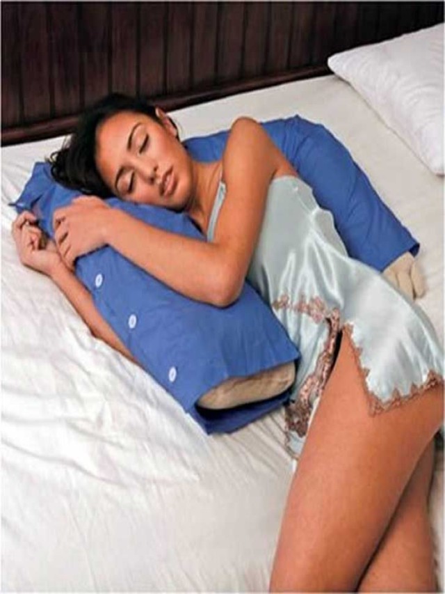 Arriba 94+ Foto que hacen las mujeres con la almohada Mirada tensa