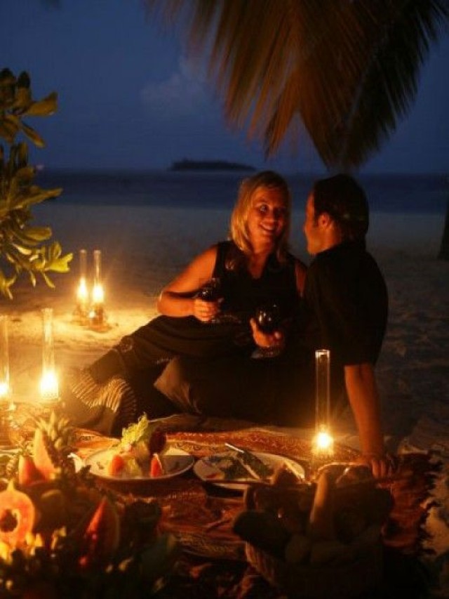 Lista 103+ Foto romantico bodas en la playa de noche Cena hermosa