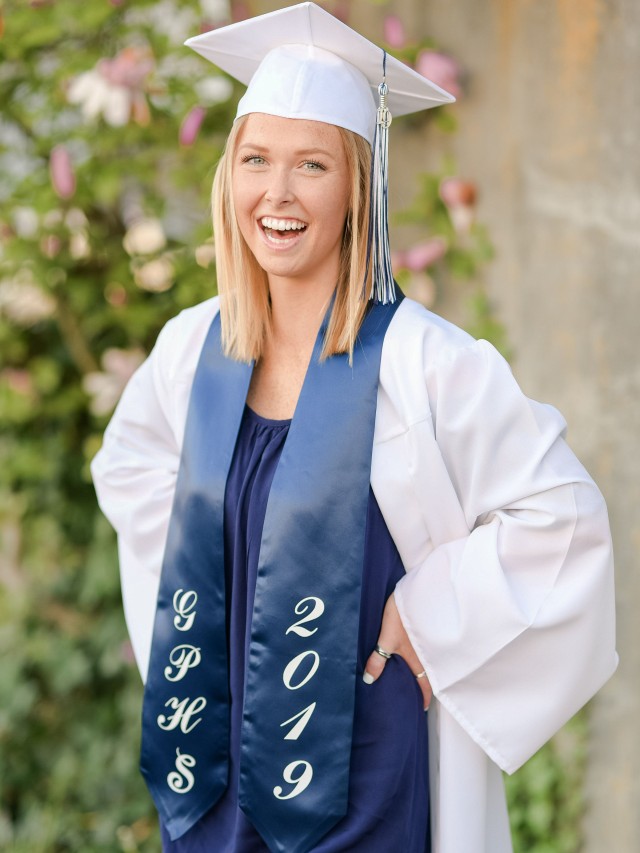 Lista 101+ Imagen senior picture ideas with cap and gown Cena hermosa