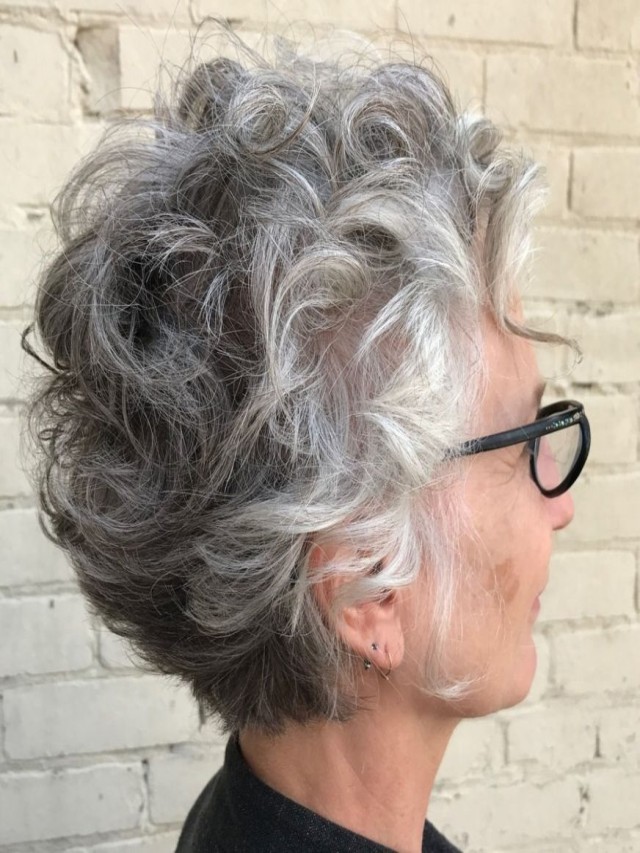Em geral 94+ Imagen short hair styles for curly gray hair Actualizar