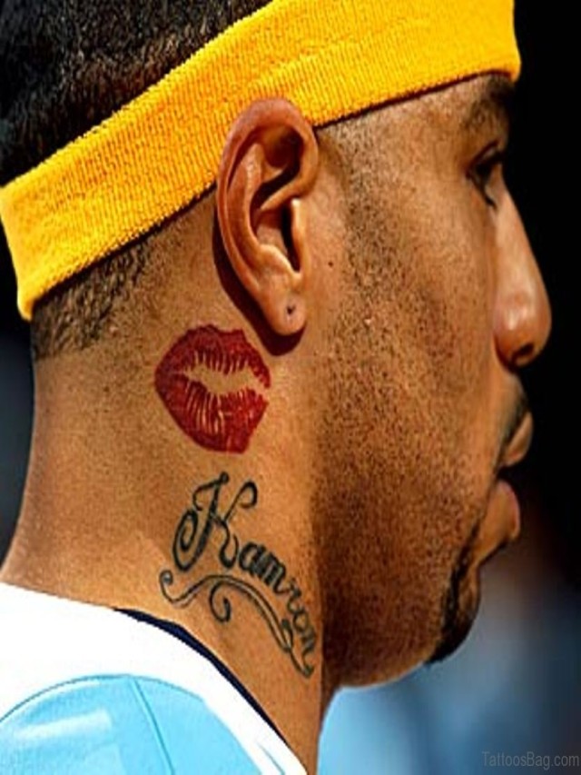 Arriba 91+ Imagen tatuaje de un beso en el cuello Mirada tensa