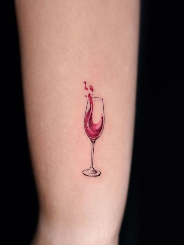 Lista 98+ Foto tatuaje de copa de vino significado Mirada tensa