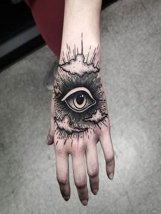 Sintético 104+ Foto tatuaje de ojos en la mano Mirada tensa