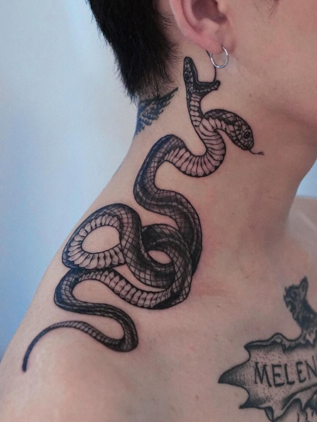 Álbumes 93+ Foto tatuaje en el cuello de serpiente Lleno