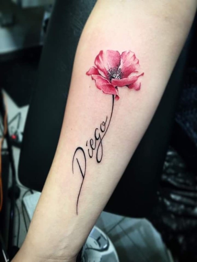 Sintético 96+ Foto tatuaje flor con nombre en el tallo Mirada tensa