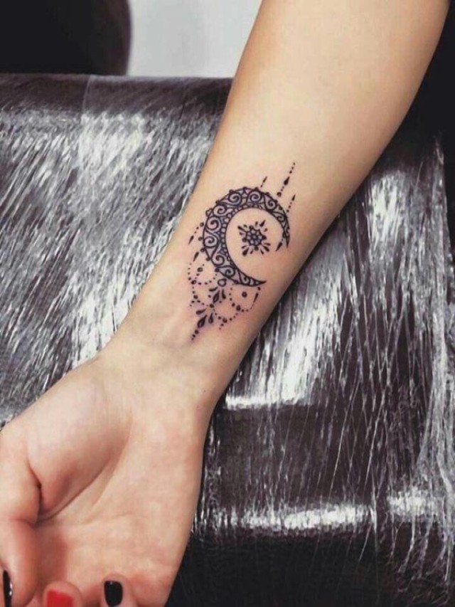 Arriba 103+ Imagen tatuajes de lunas para mujeres en el brazo Cena hermosa