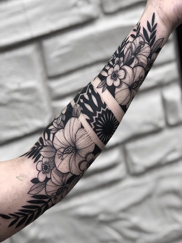 Álbumes 94+ Imagen tatuajes de guias de flores en el brazo Lleno