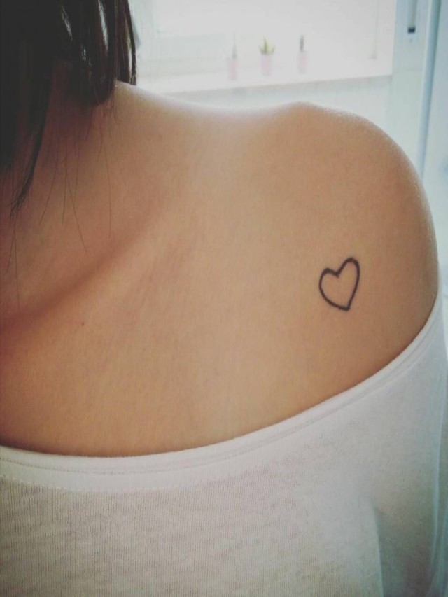 Lista 97+ Imagen tatuajes de corazones pequeños en el hombro Mirada tensa