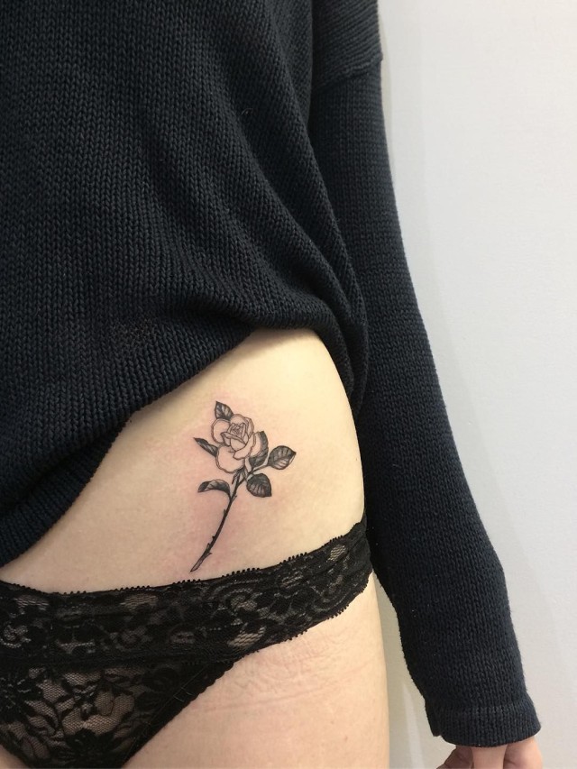 Lista 95+ Imagen tatuajes de flores en la cadera para mujeres Cena hermosa
