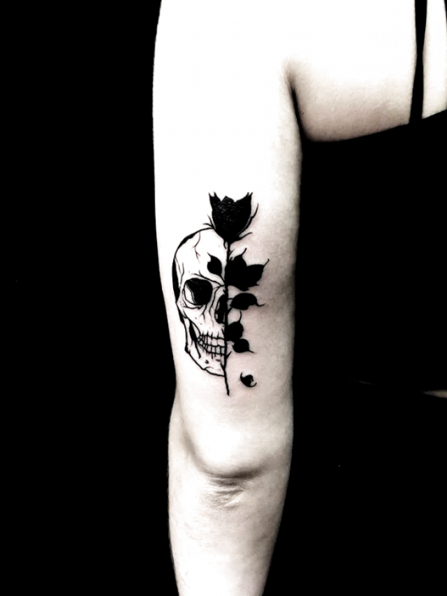 Álbumes 99+ Foto tatuajes de calaveras con rosas en el brazo Mirada tensa