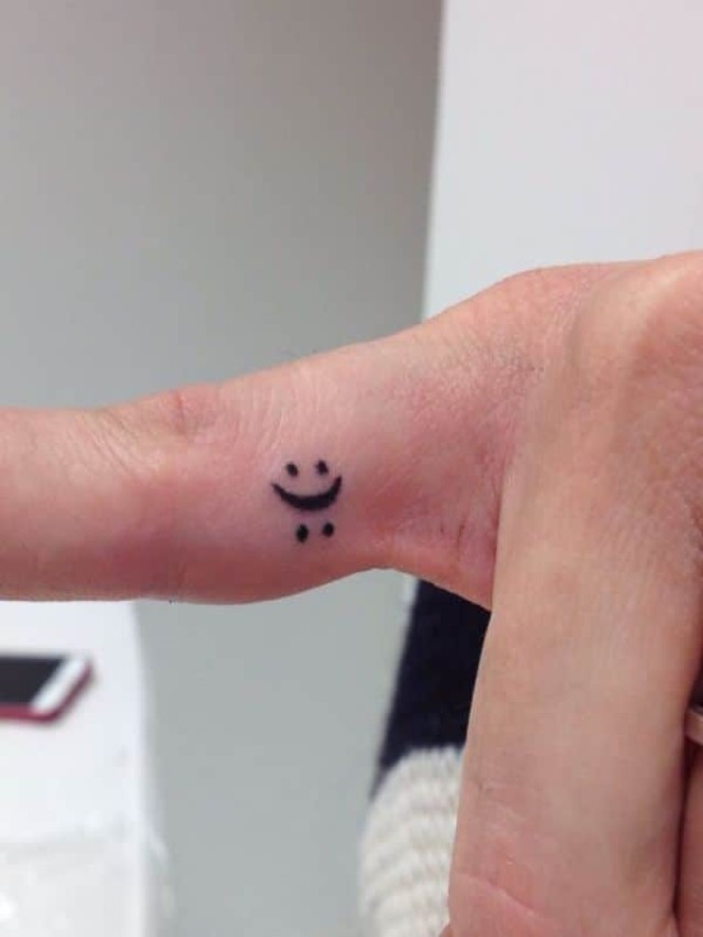 Álbumes 101+ Foto tatuajes de carita feliz y triste El último
