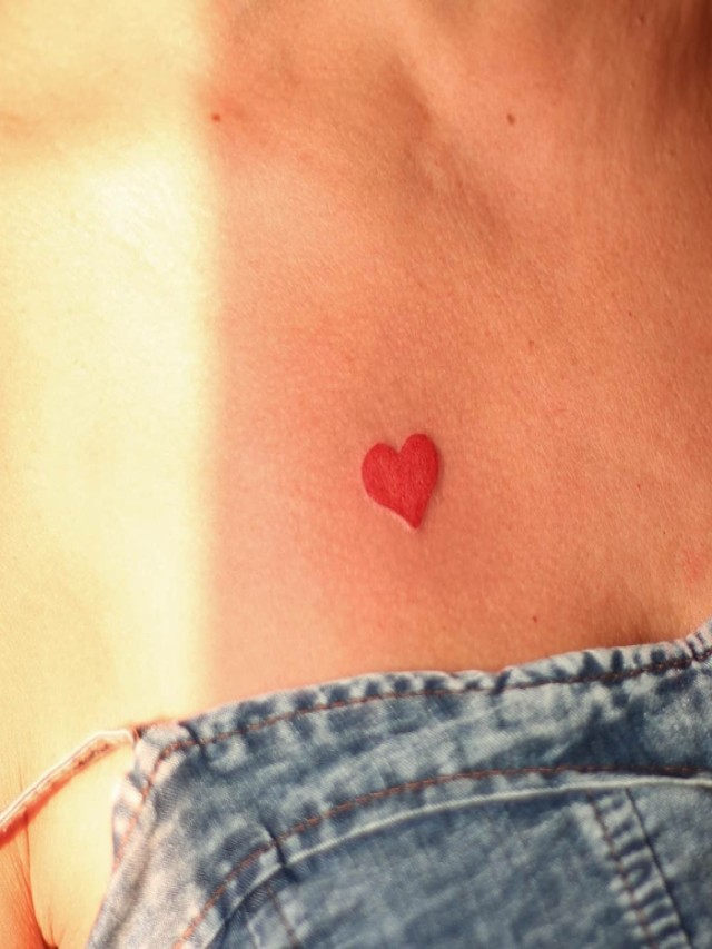Lista 105+ Foto tatuajes de corazones en el pecho para mujeres Lleno