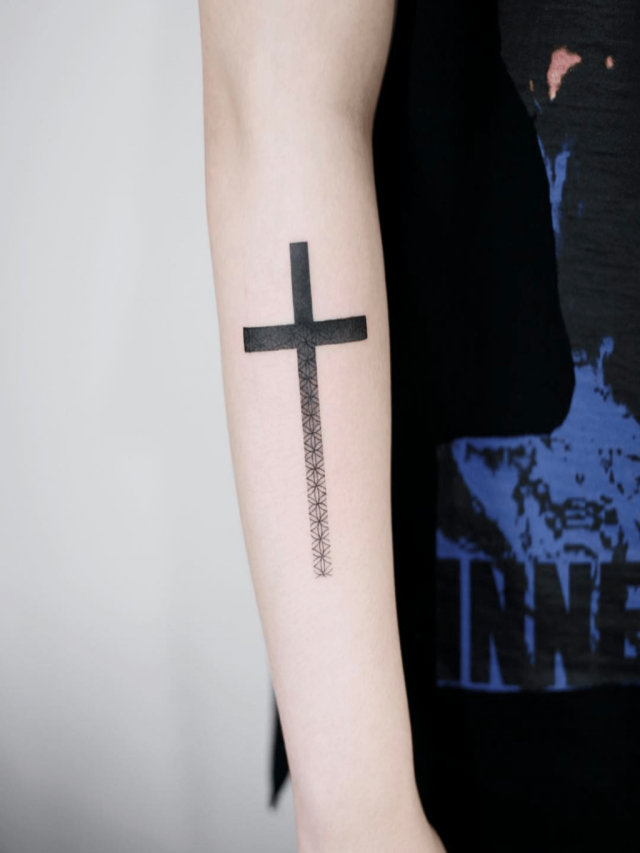 Sintético 95+ Foto tatuajes de cruz en el brazo para hombres significado Cena hermosa