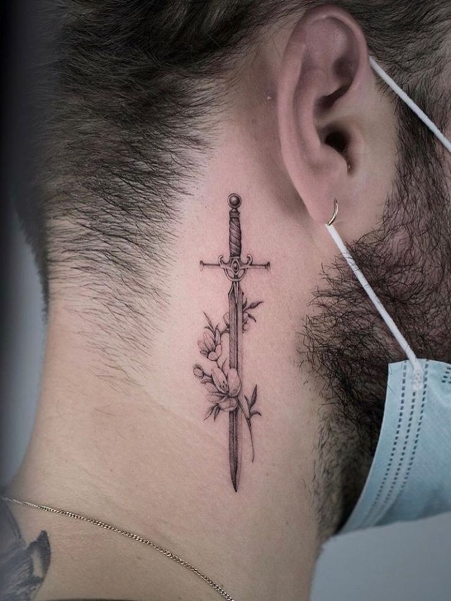 Álbumes 105+ Foto tatuajes de espada en el cuello Lleno