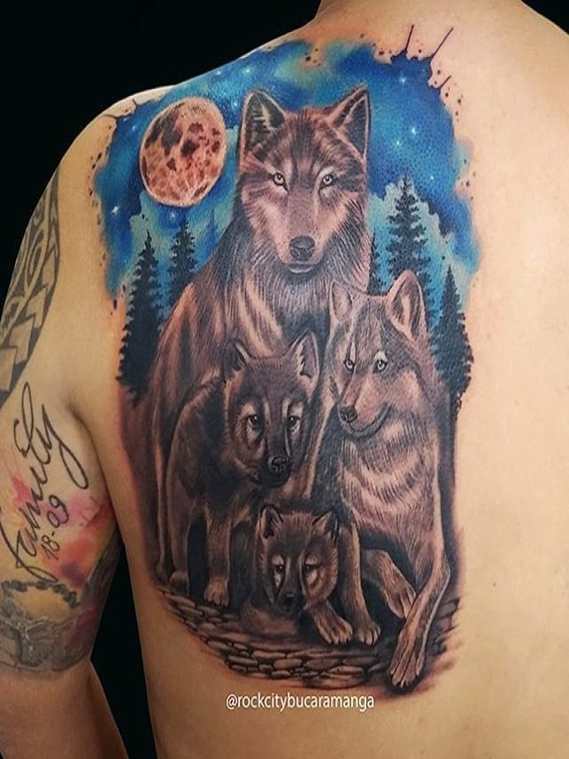Arriba 92+ Foto tatuajes de familia de 4 lobos Mirada tensa