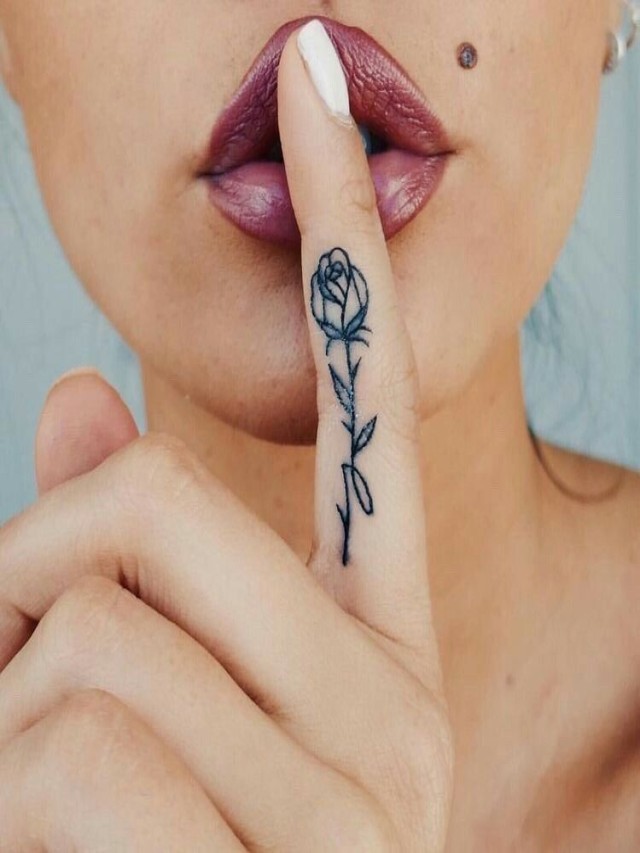 Arriba 102+ Foto tatuajes de flores en los dedos Cena hermosa
