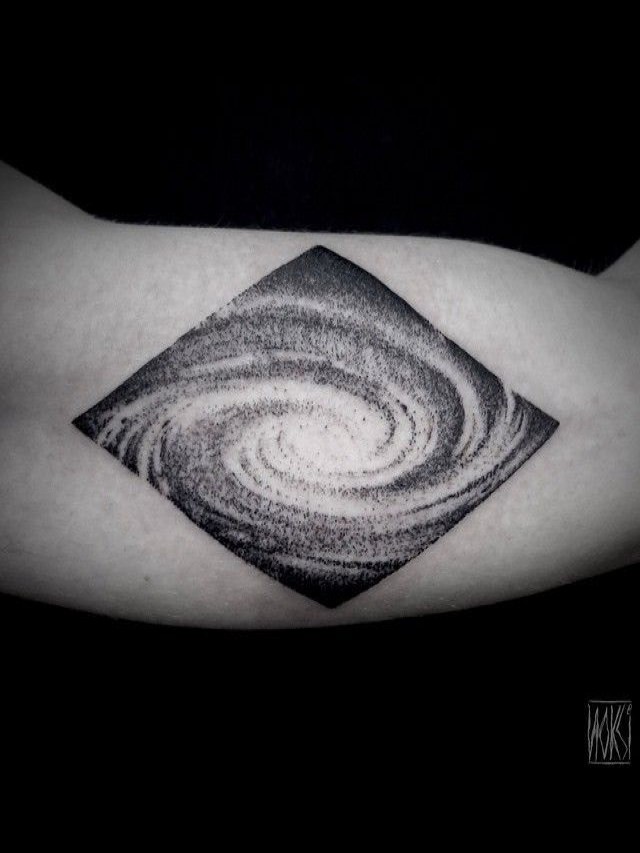 Lista 91+ Foto tatuajes de galaxias blanco y negro Lleno