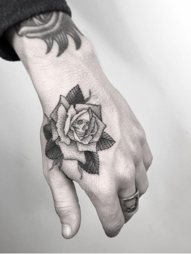 Lista 97+ Foto tatuajes de la santa muerte con rosas para mujer Actualizar