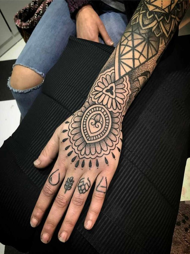 Lista 102+ Foto tatuajes de mandalas en la mano para mujer Actualizar