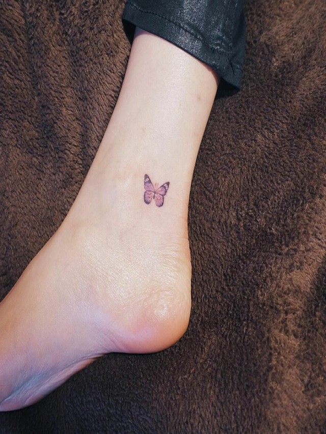 Arriba 97+ Foto tatuajes de mariposas en el pie para mujeres Mirada tensa