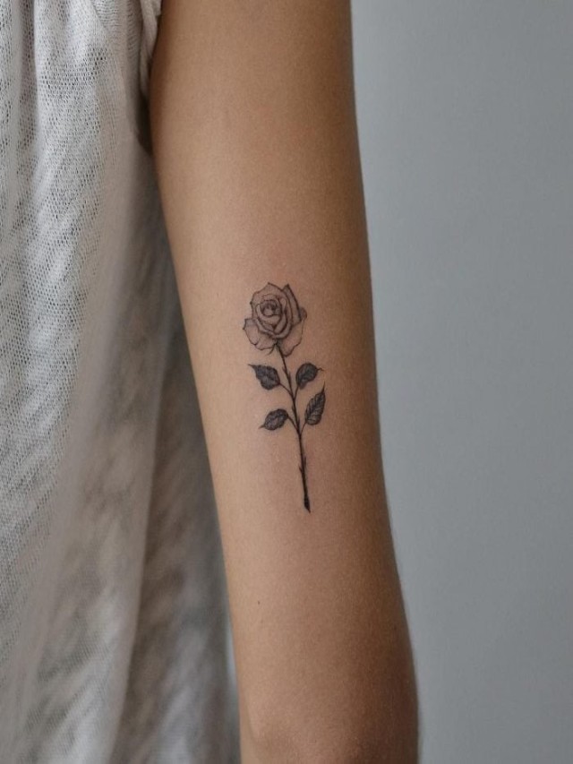 Lista 100+ Foto tatuajes de rosas en el brazo para mujeres pequeños Alta definición completa, 2k, 4k