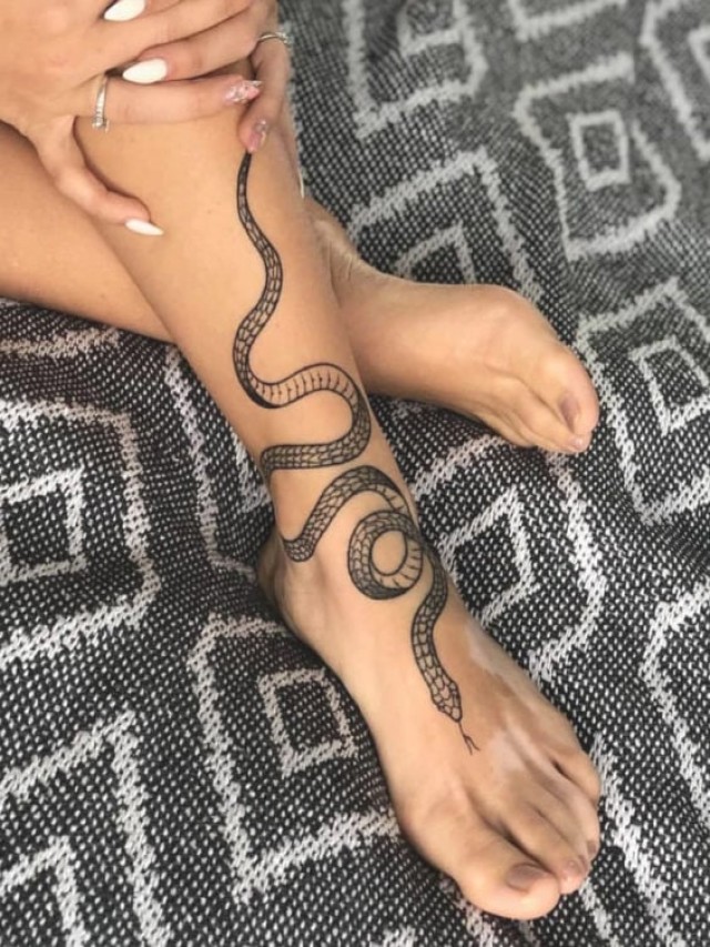 Arriba 104+ Foto tatuajes de serpientes en el tobillo Lleno