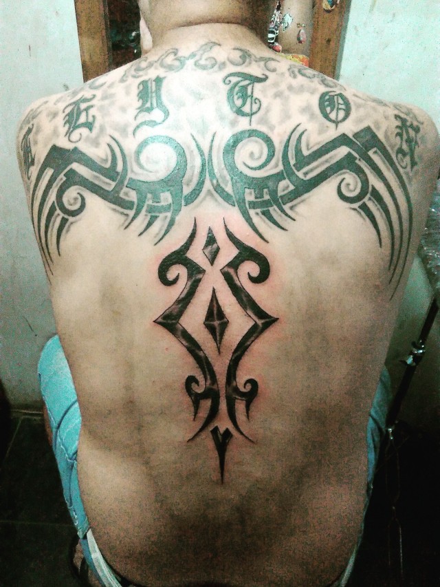 Arriba 97+ Foto tatuajes de tribales en la espalda Lleno