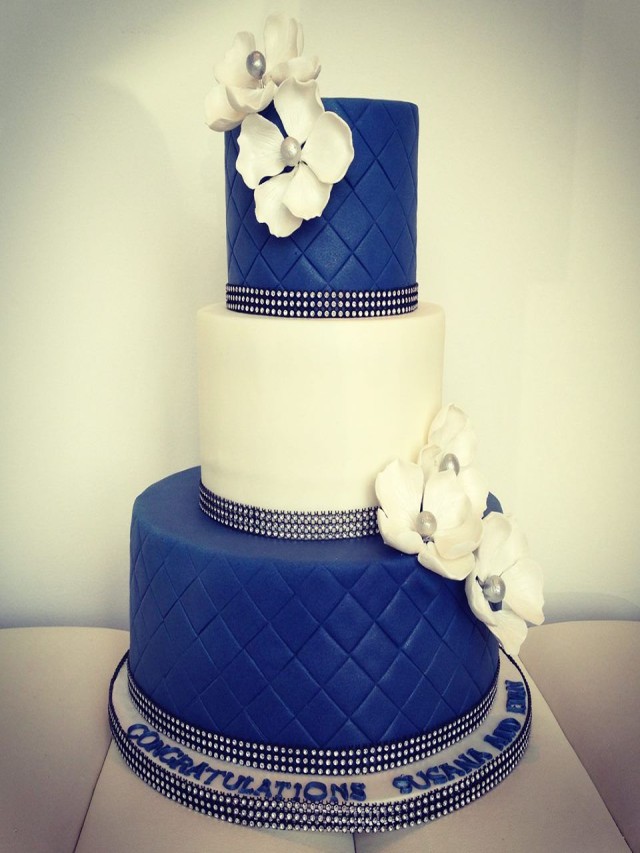 Arriba 104+ Foto tortas de boda azul y blanco Lleno