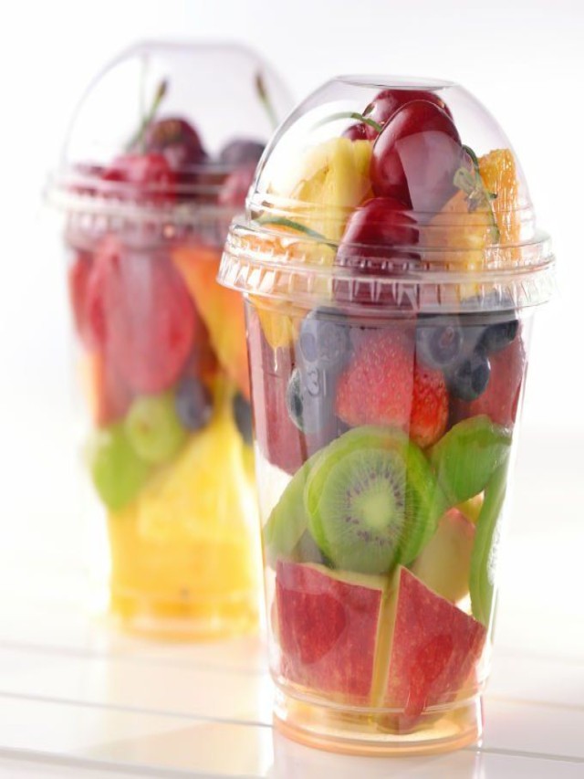 Sintético 101+ Foto vender coctel de frutas en vaso Cena hermosa