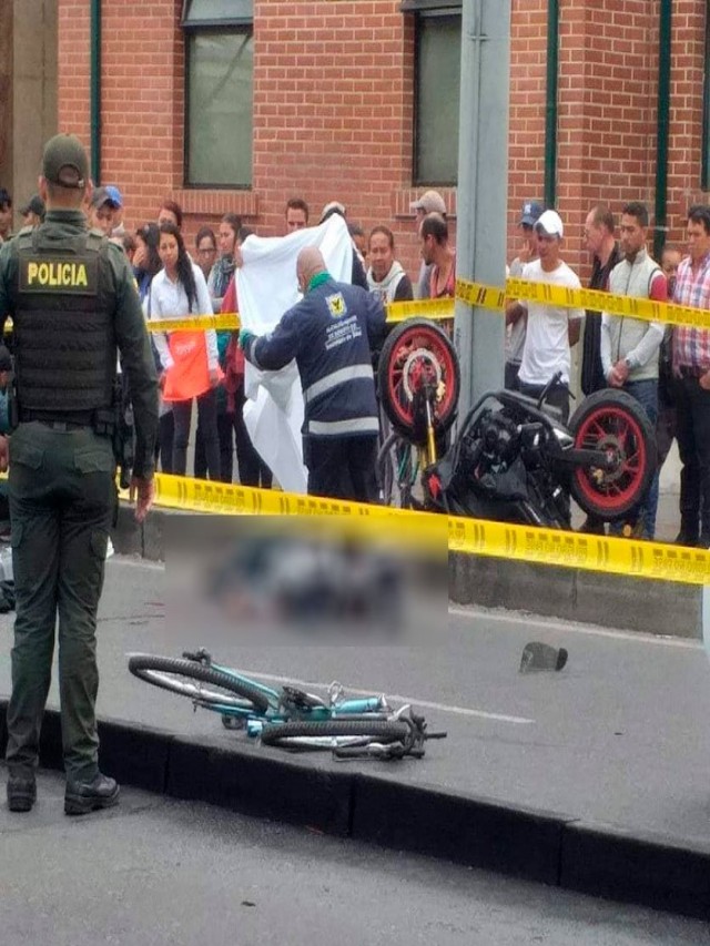Arriba 102+ Foto videos del accidente de los motociclistas Mirada tensa