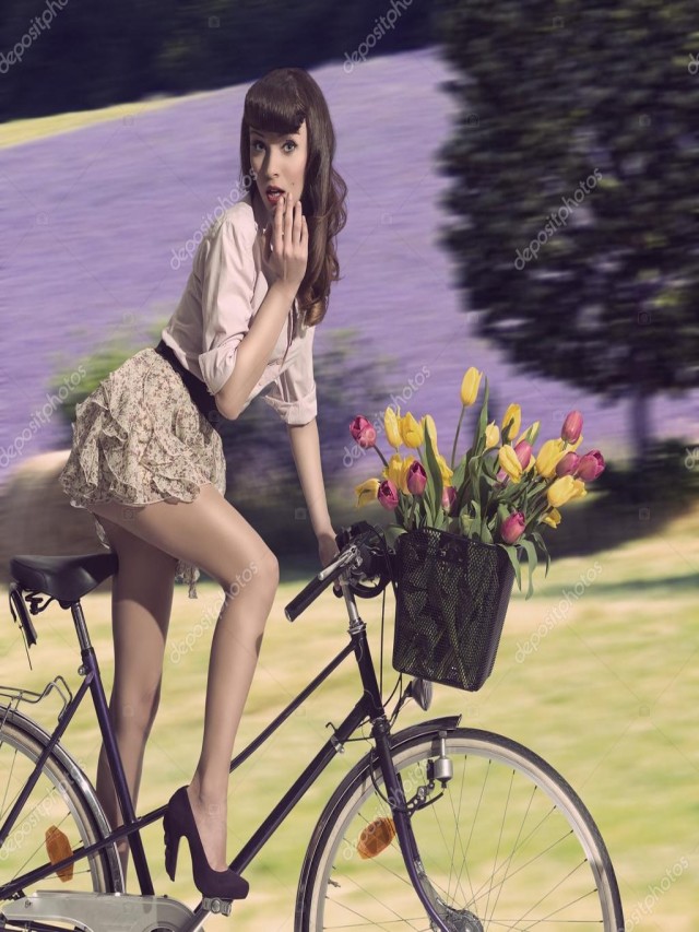Álbumes 97+ Foto vintage mujer en bicicleta con flores Cena hermosa
