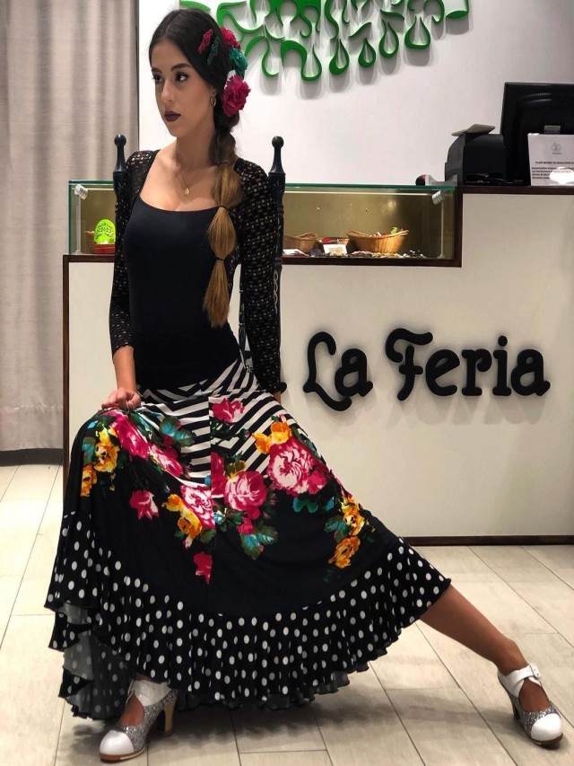 Arriba 94+ Foto viva la feria – moda flamenca en málaga. trajes de flamenca. zapatos flamencos fotos Cena hermosa